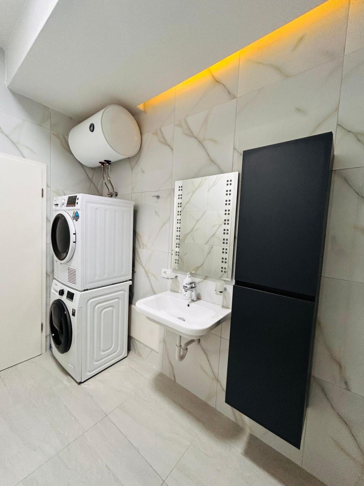 Picasso Apartment Тирана Екстер'єр фото