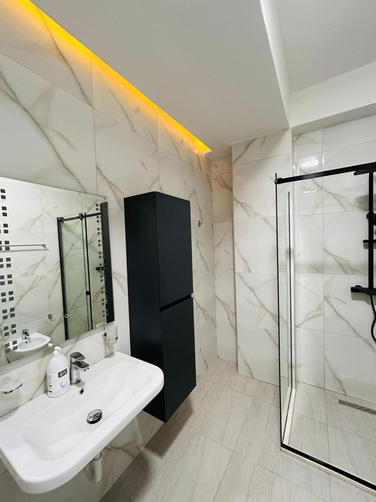 Picasso Apartment Тирана Екстер'єр фото