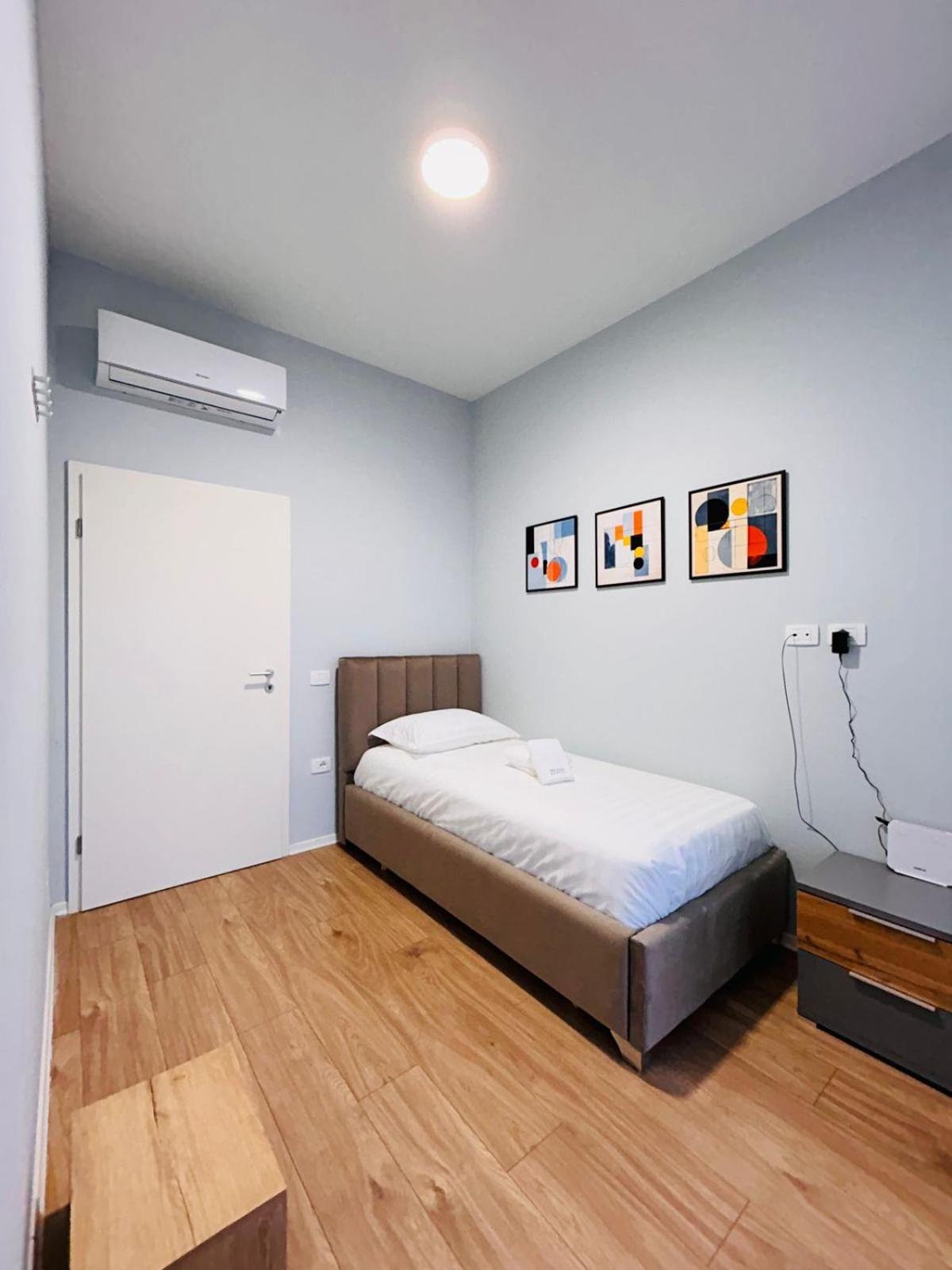 Picasso Apartment Тирана Екстер'єр фото