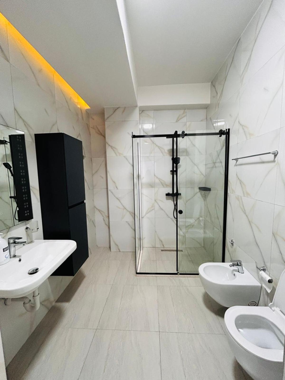 Picasso Apartment Тирана Екстер'єр фото