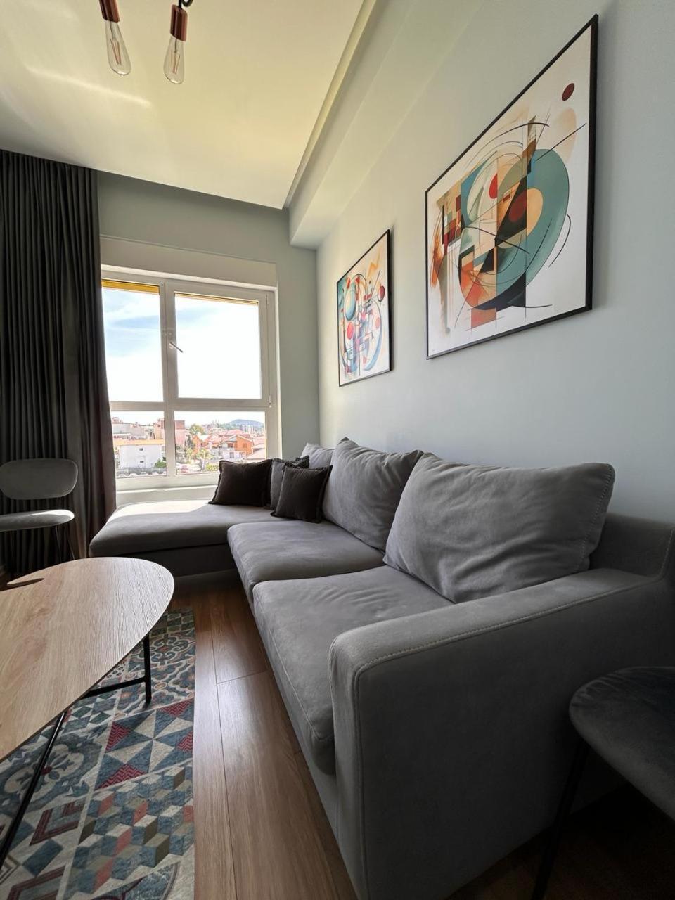Picasso Apartment Тирана Екстер'єр фото