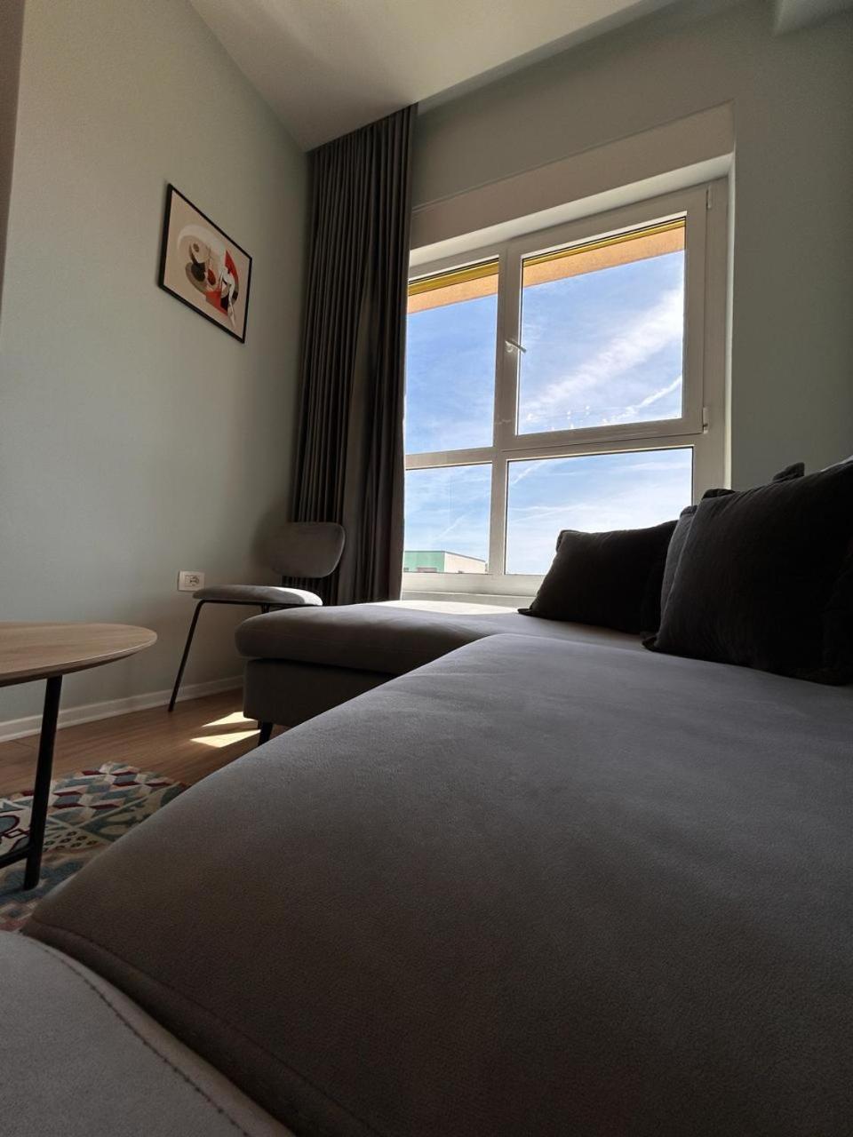 Picasso Apartment Тирана Екстер'єр фото